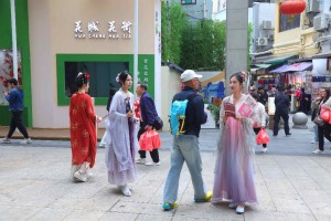 越秀区举办“花仙子巡游”主题 活动，创新融合花卉文化与运动精神